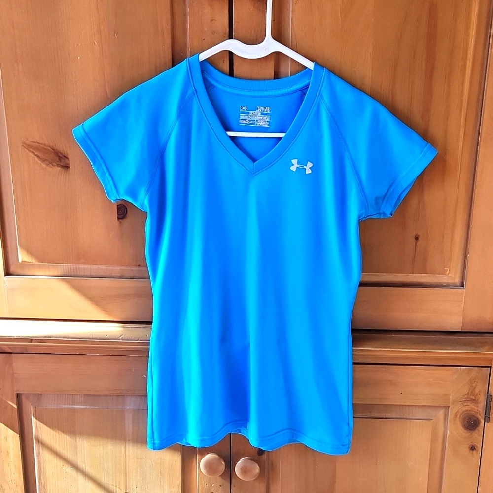 Under Armor semi fitted V-Neck T-shirt Size XS